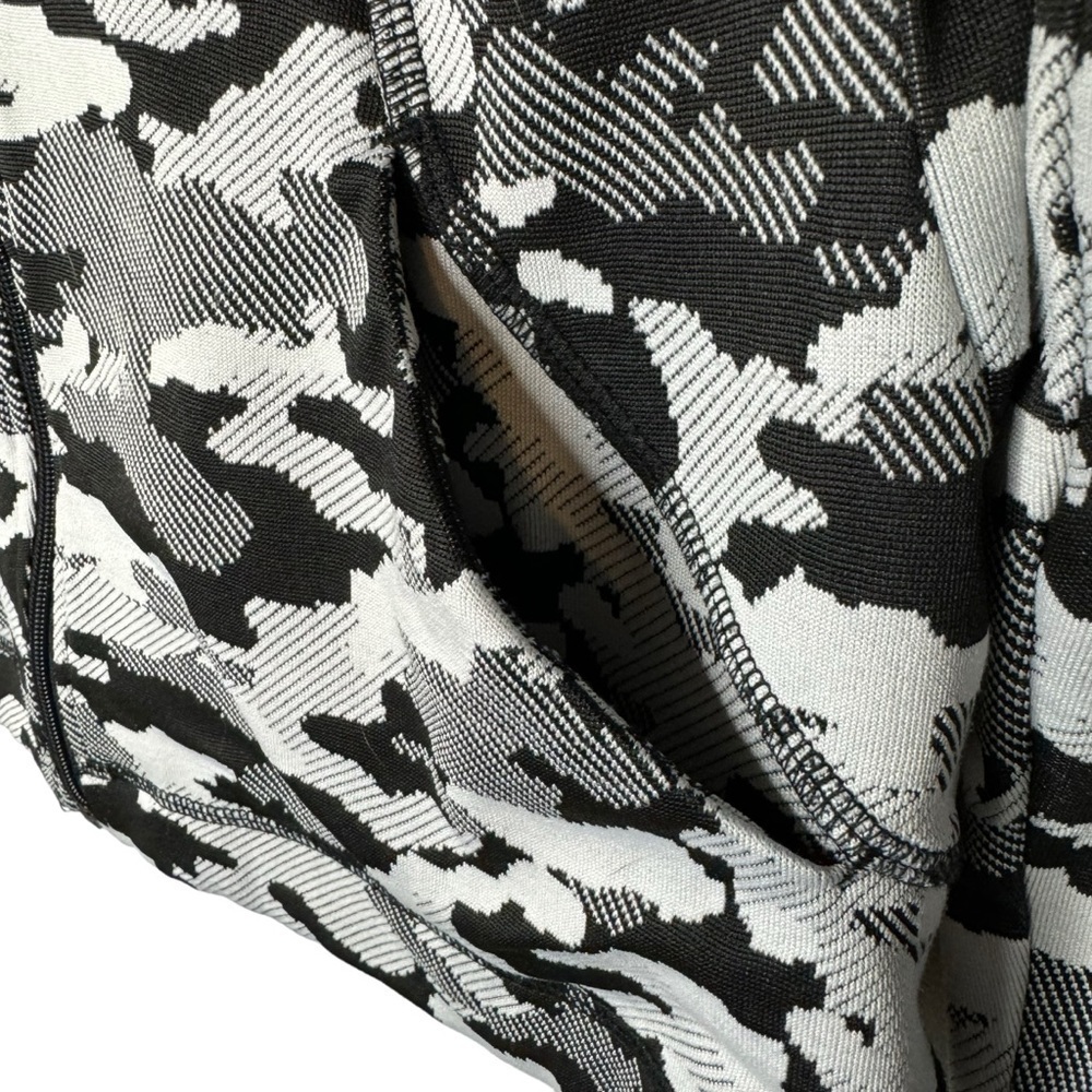 Grey's Anatomy iMPACT Asymmetric Zip Camo Print Scrub Jacket Medium - Picture 4 of 8